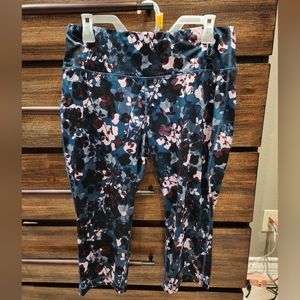 Avia Capris size Large